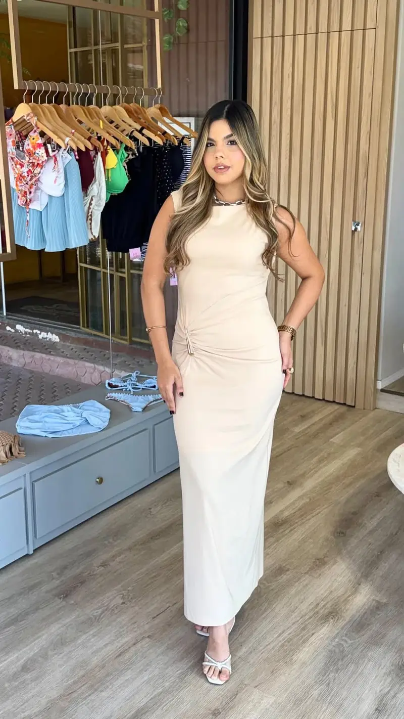 VESTIDO MIDI DETALHE EM DOURADO